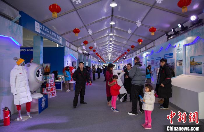 「中国新闻网」中国冰雪体育收藏展在第六届全国大众冰雪季受热捧