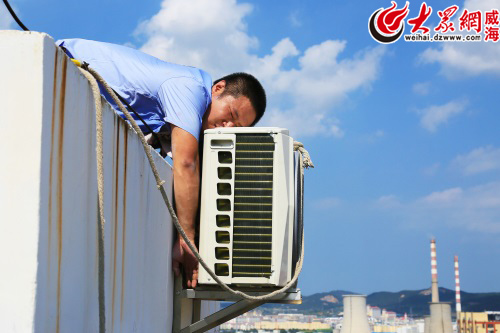 酷暑的空调安装工:一个月暴瘦36斤