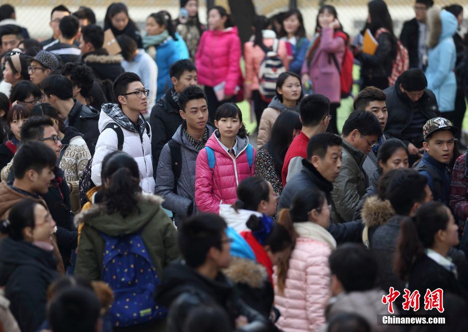 南京艺术学院艺考报名 考生靓丽 南京艺术学院艺考报名 考生靓丽