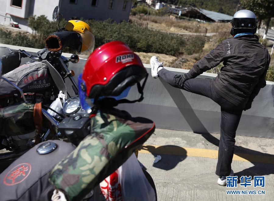 (关注春运)(7)回家的节奏:摩托返乡者的14小时回家路 (关注春运)(7)回家的节奏:摩托返乡者的14小时回家路