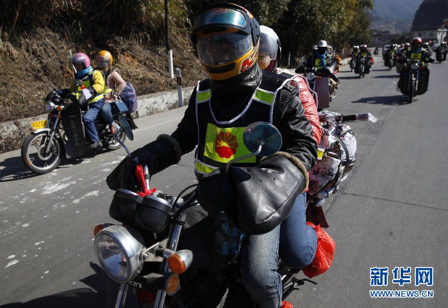 (关注春运)(8)回家的节奏:摩托返乡者的14小时回家路 (关注春运)(8)回家的节奏:摩托返乡者的14小时回家路